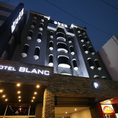 Hotel Blanc In Чеонджу Екстериор снимка